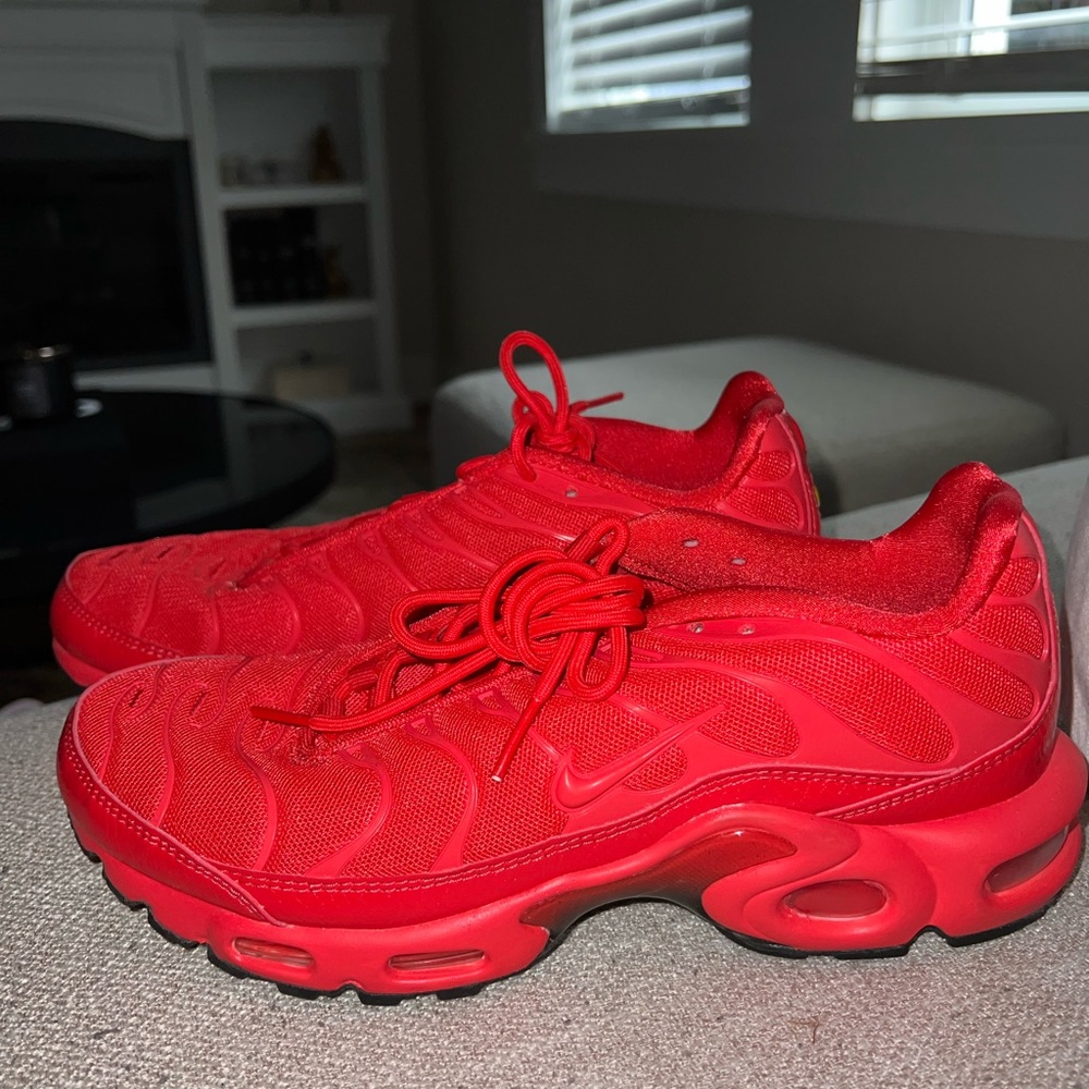 NIKE Air Max Plus All Red University Red